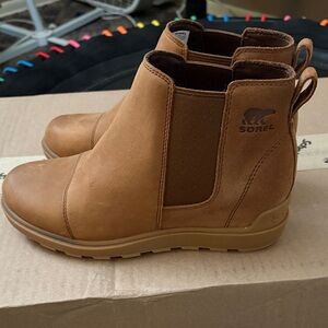 Sorel women’s Tan Leather wedge Boots